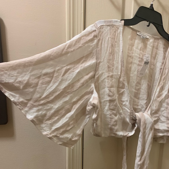 NWT tie front bell sleeve crop top - Picture 3 of 4